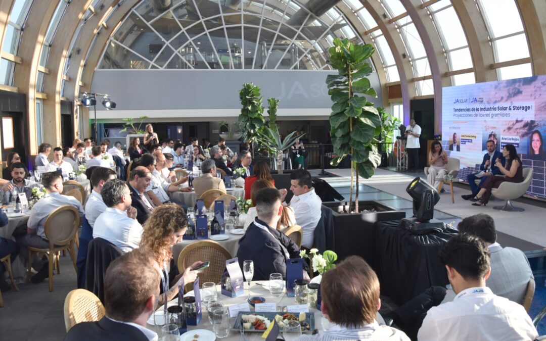 noviembre 27, 2025JA Solar aterriza en el mercado del almacenamiento y reúne a referentes de la energía en Chile